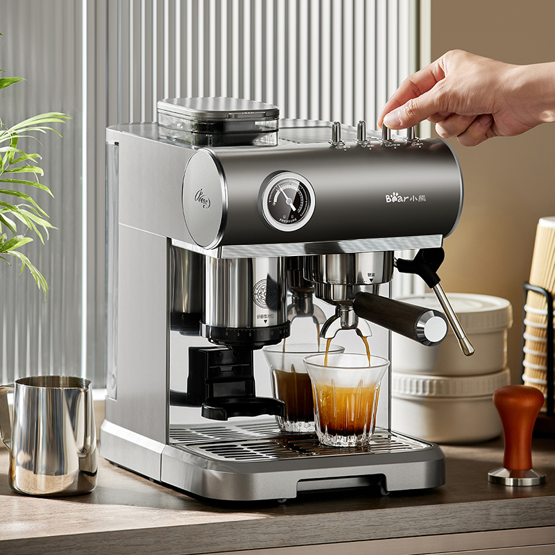 Macchina da caffè semiautomatica con macinacaffè