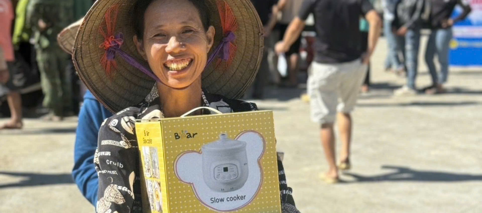 BEAR, un marchio cinese di elettrodomestici, dona forniture per supportare il ripristino in caso di disastro del tifone in Vietnam
