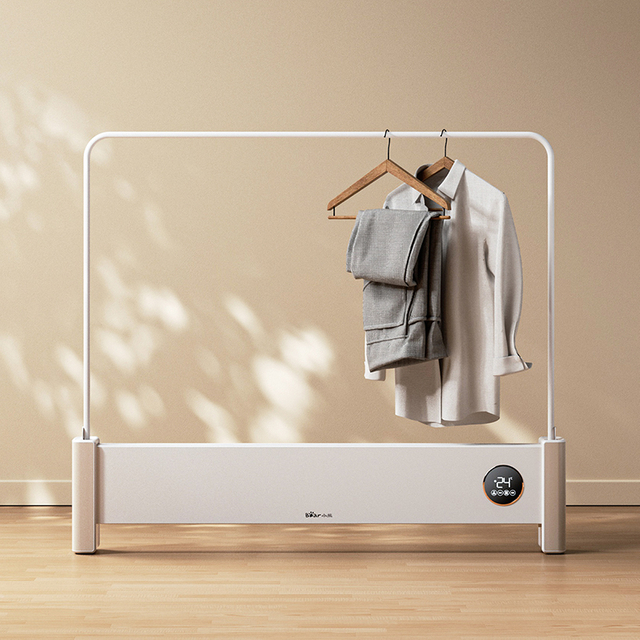 Riscaldatore elettrico a battiscopa con stendibiancheria